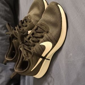 6.5 Nike Tennis shoes